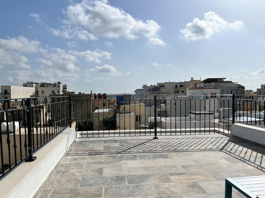 Beautiful 4-Bedroom Townhouse In Sliema Luaran gambar